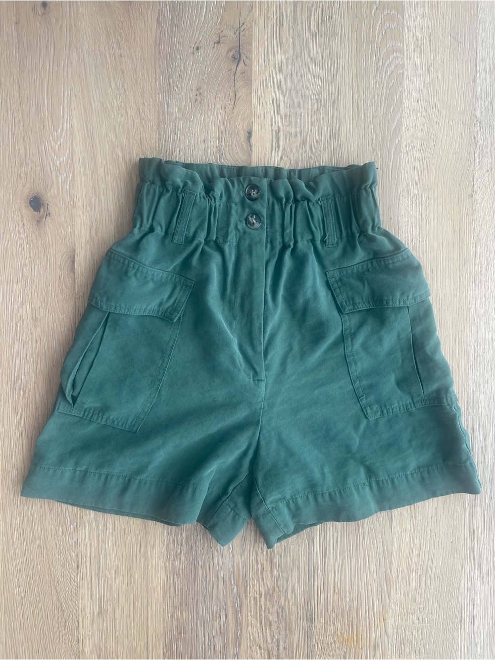 H&M Green Paperbag Waist Cargo Shorts - Women's